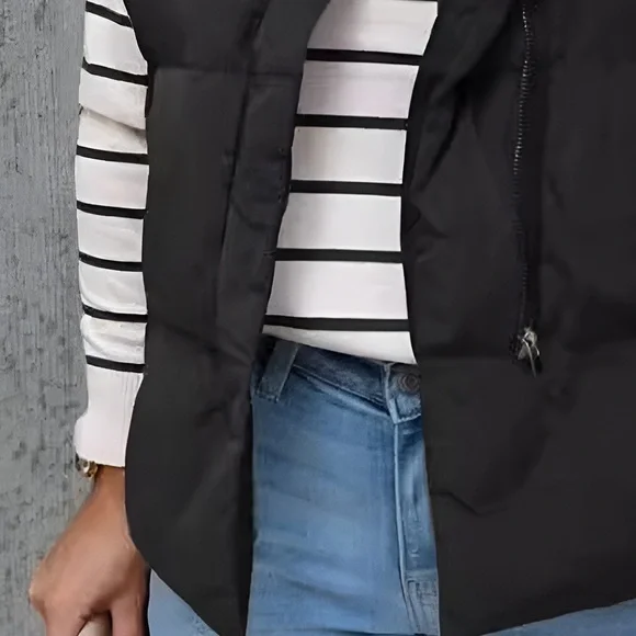 Women's Black Puffer Vest - Picture 3 of 4